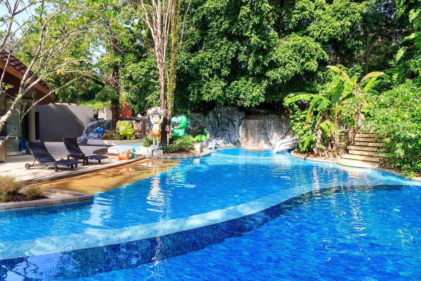 Renaissance-Phuket-Resort---Spa-Pool-4