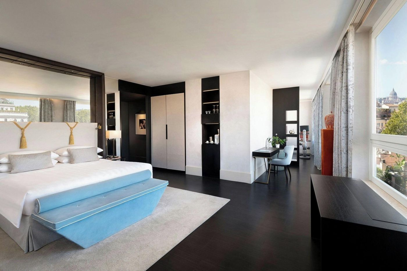 Sina-Bernini-Bristol--Autograph-Collection-Room-31