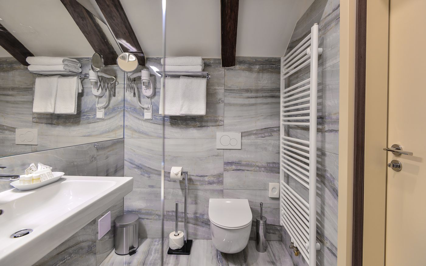 Hotel-Garden-Court-Room-34