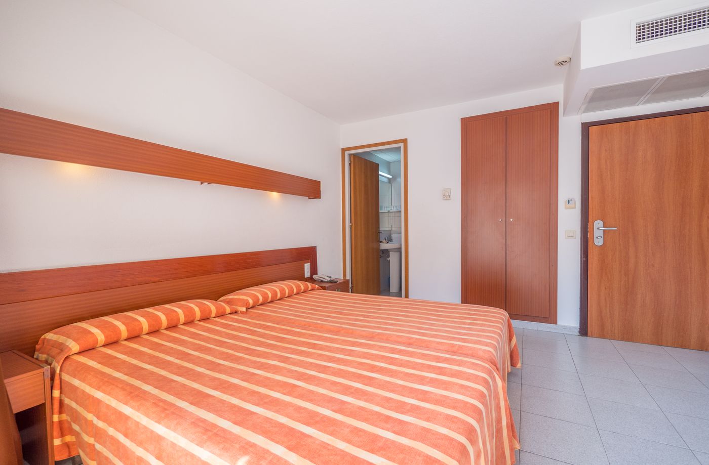 Checkin-Montpalau-Room-21