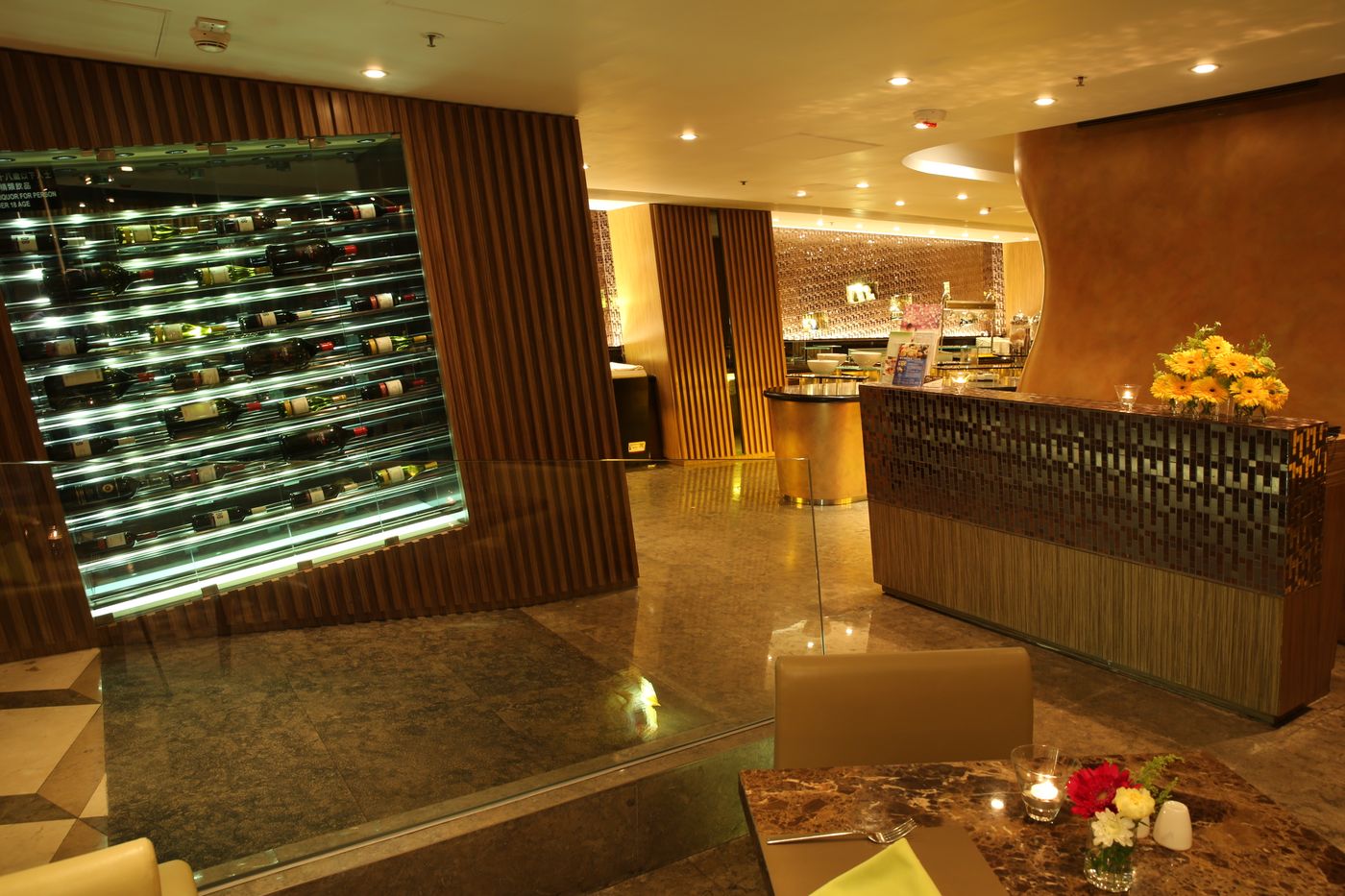 Harbour-Plaza-8-Degrees-Restaurant-12