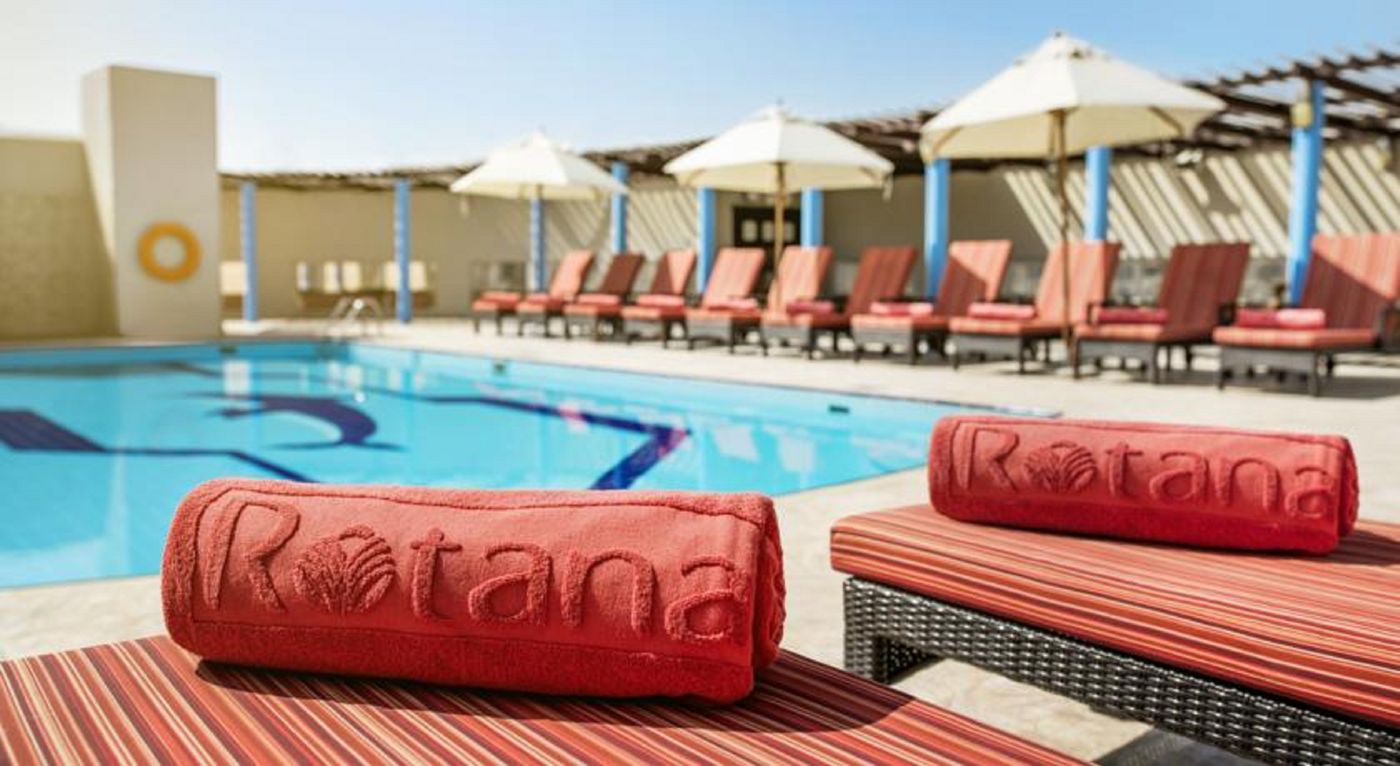 Jumeira-Rotana-Pool-9