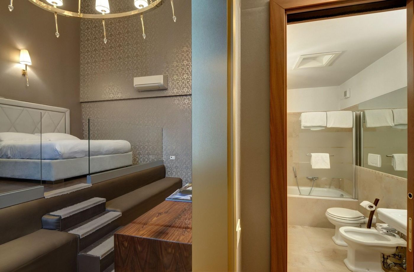 Penthouse-Suite-Rome-Room-19