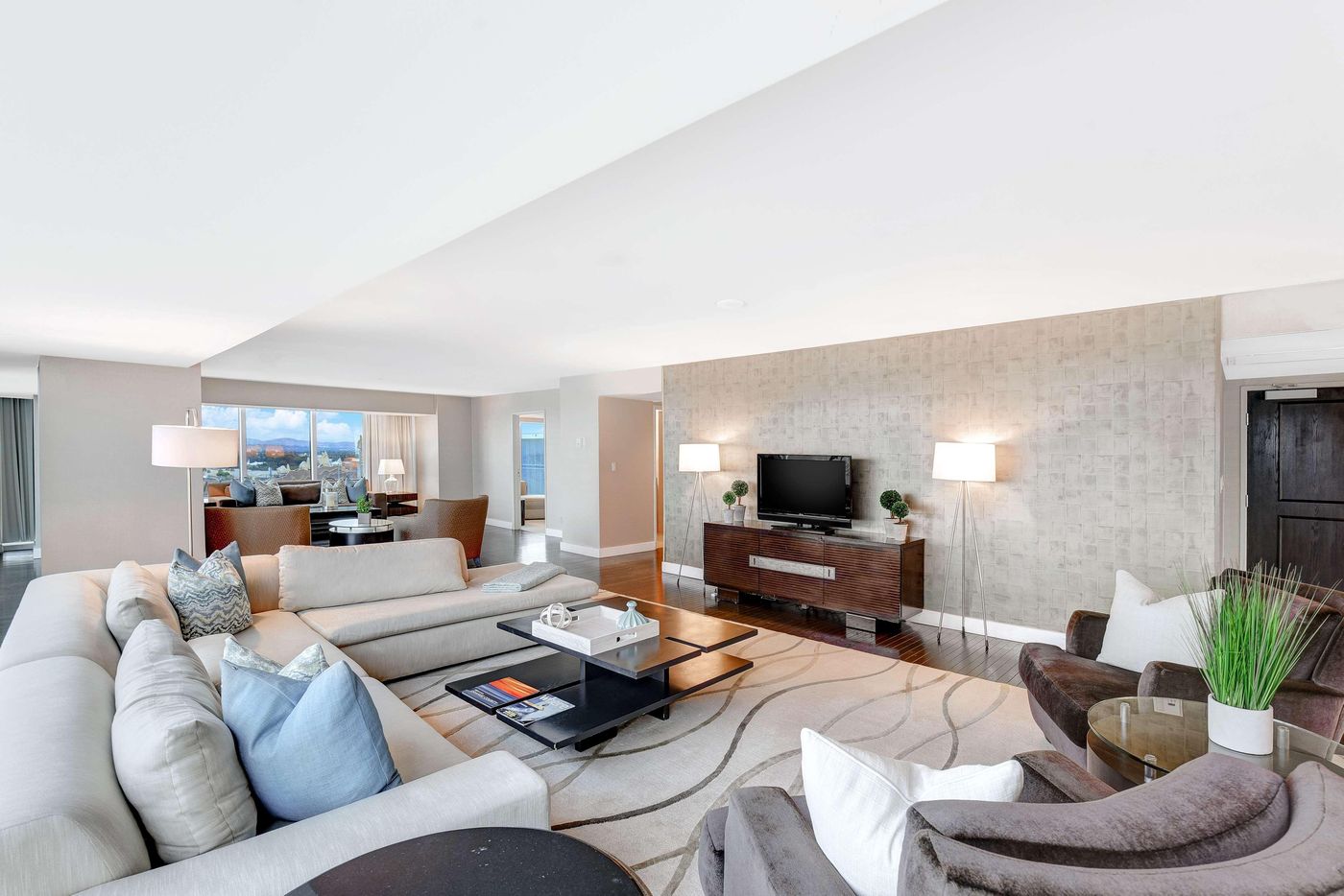 Hilton-Anaheim-Room-54