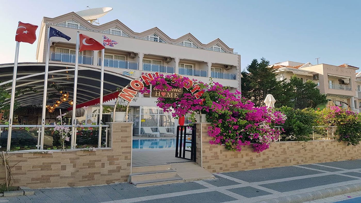 Moni Hotel