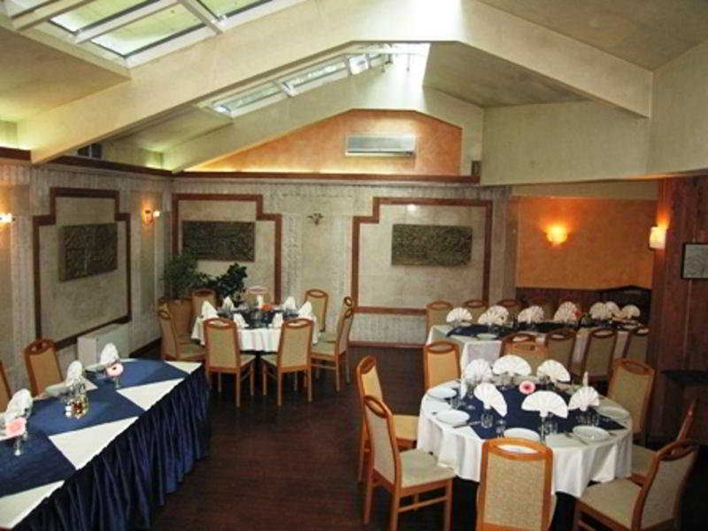 Light-Bulgaria-SOFIA-Restaurant-5