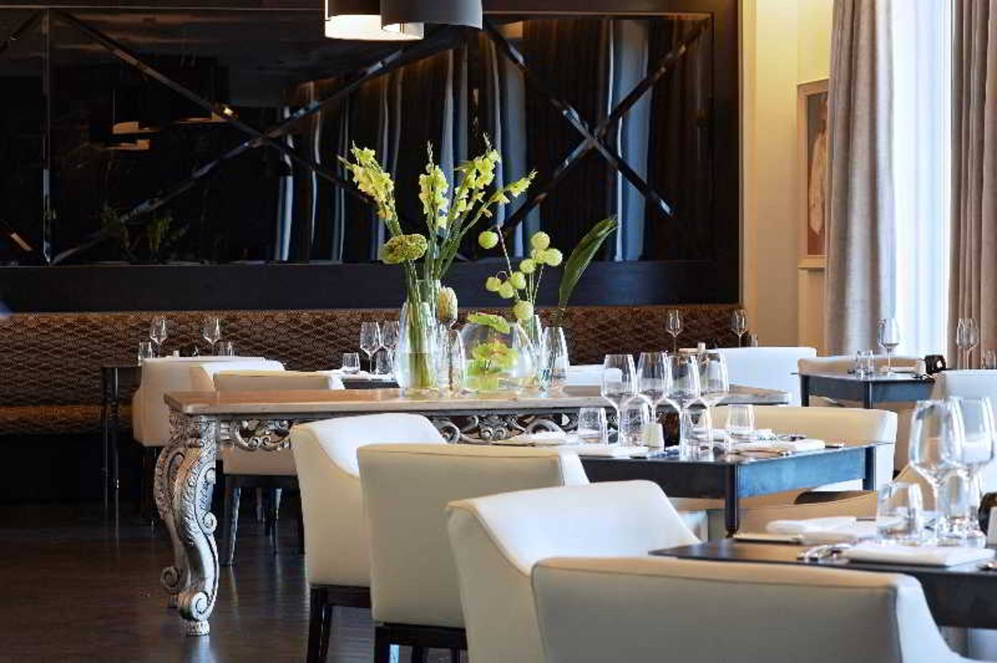 Queen-Victoria-Hotel-by-Newmark-Restaurant-25