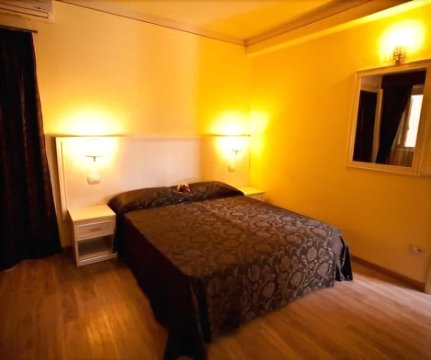 Il Monte-Italy-MONTE SAN SAVINO-Room-5