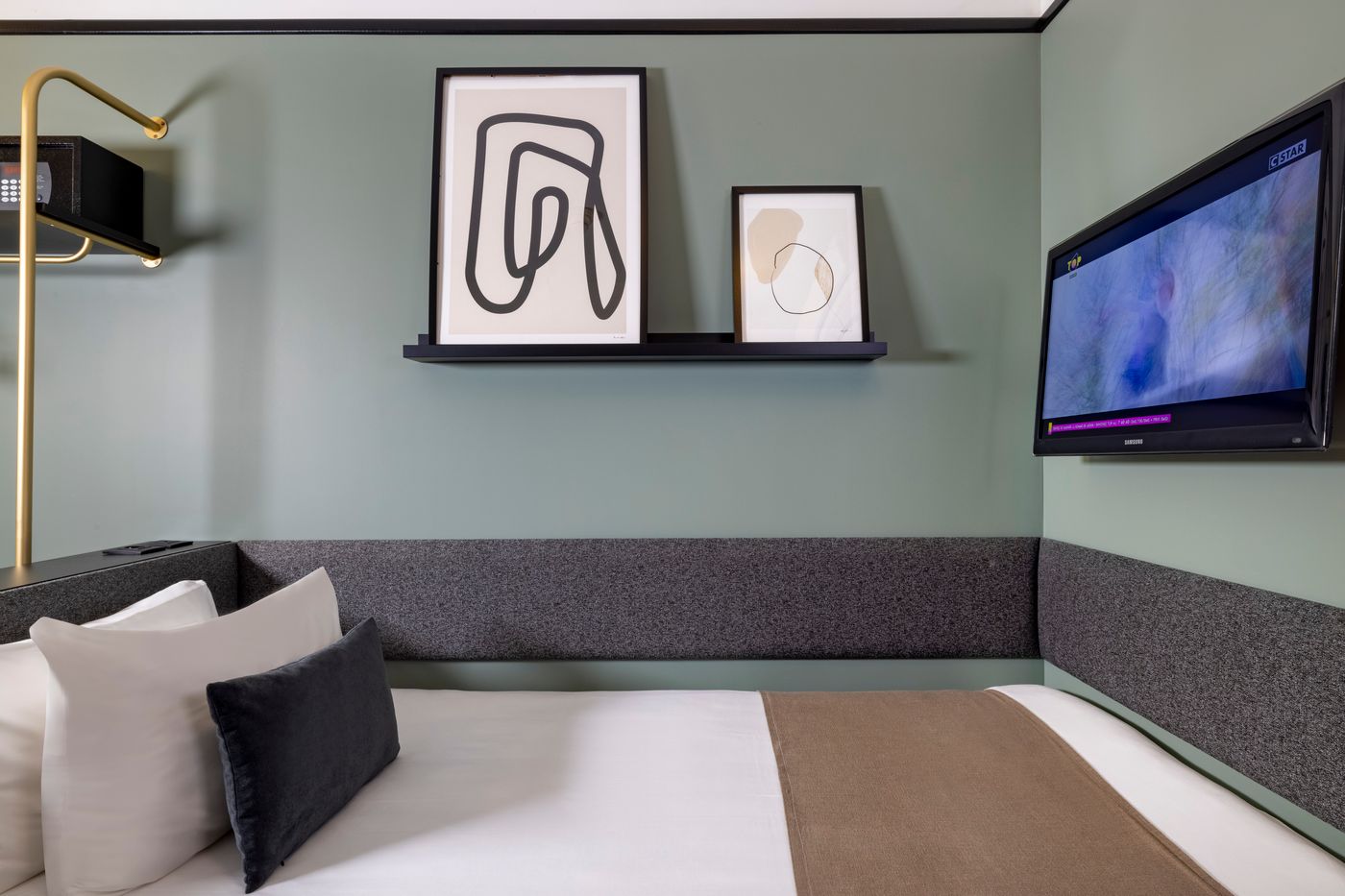 Au-Palais-de-Chaillot-Room-23