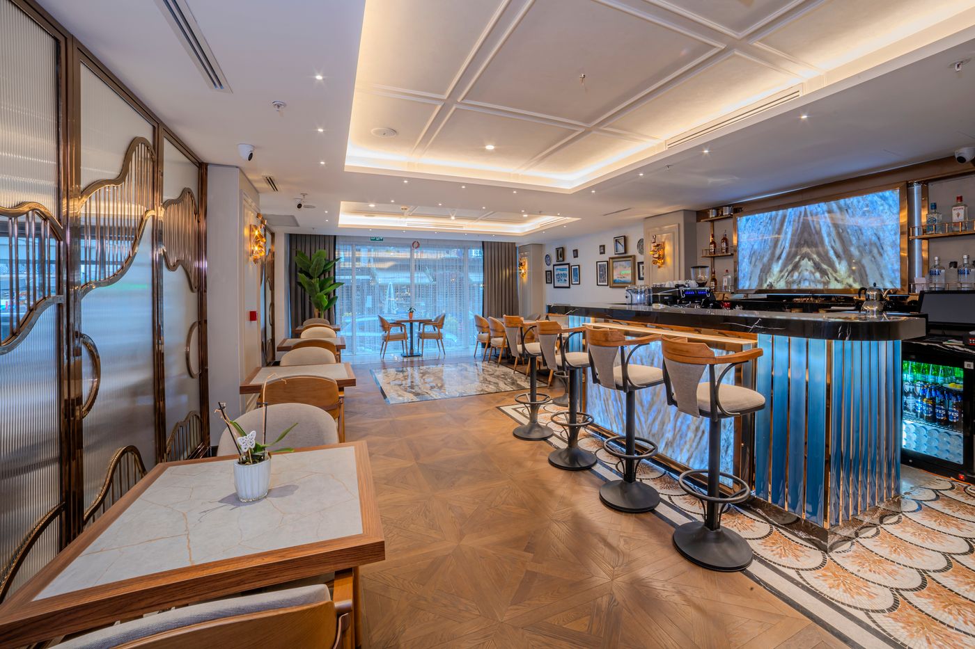 Grand-Hilarium-Hotel-Lobby-13