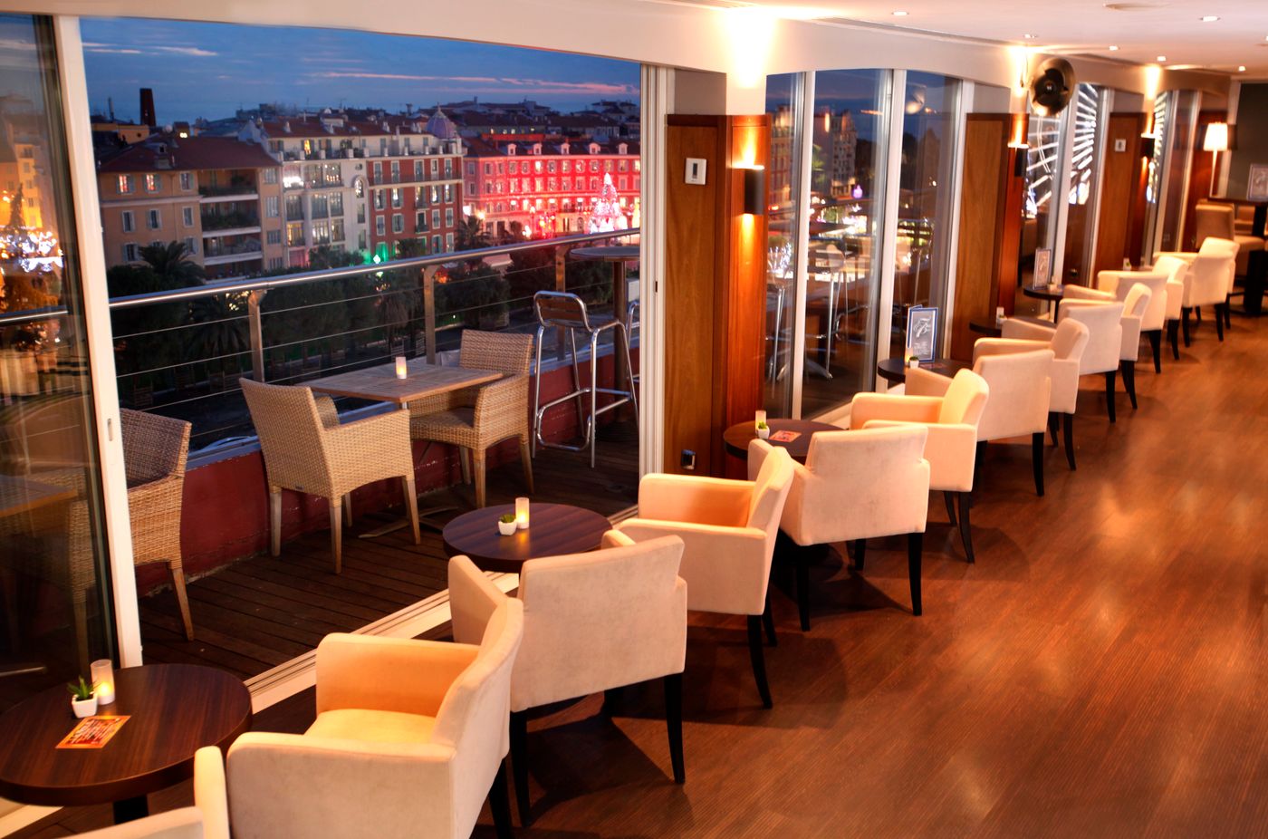 Aston-La-Scala-Bar-54