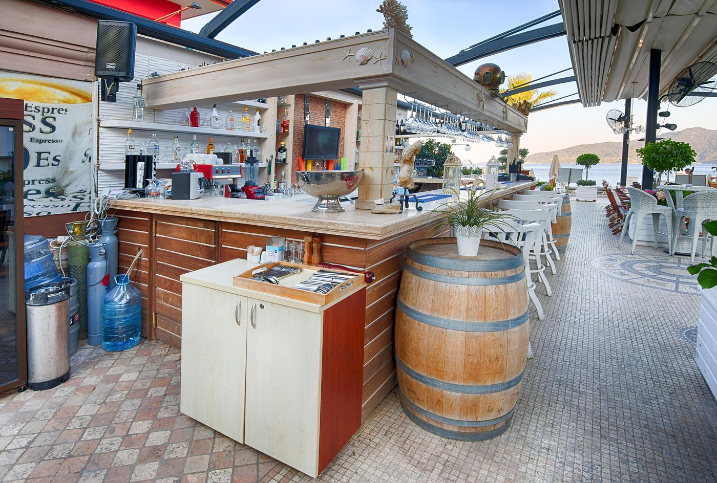 Romance-Beach-Bar-15