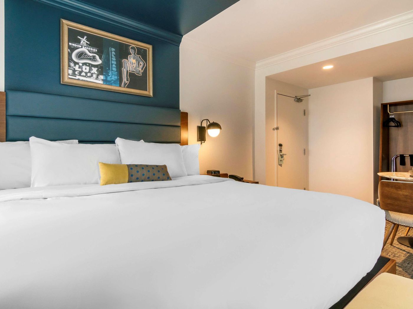 Hotel-Belmont-Vancouver-MGallery-Room-40