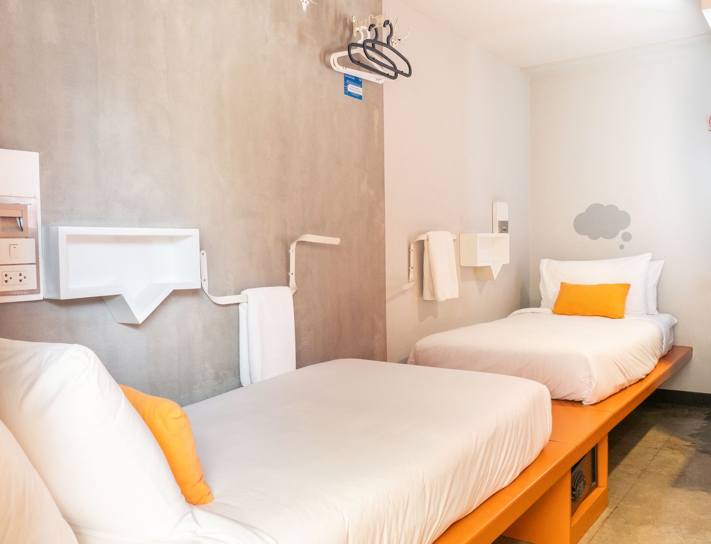 Lub-d-Bangkok-Siam-Hostel-Room-6