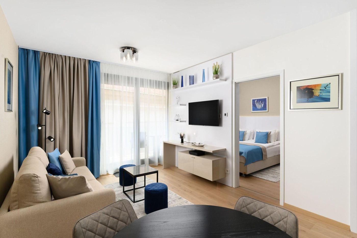 Hotel-Emerald---Suites-Room-35