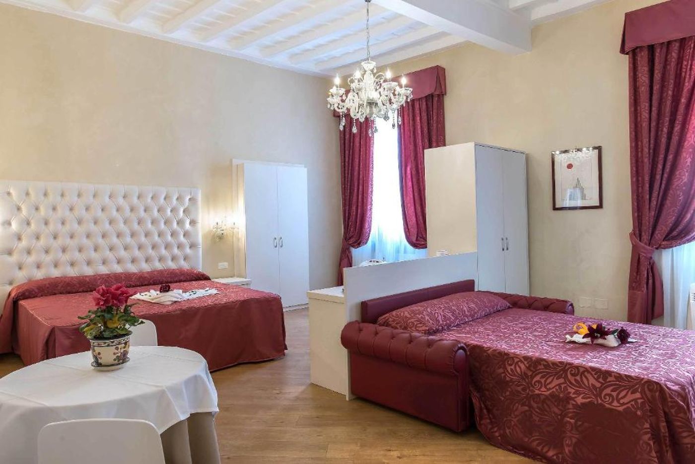 Trevi-Rome-Suite-Room-16