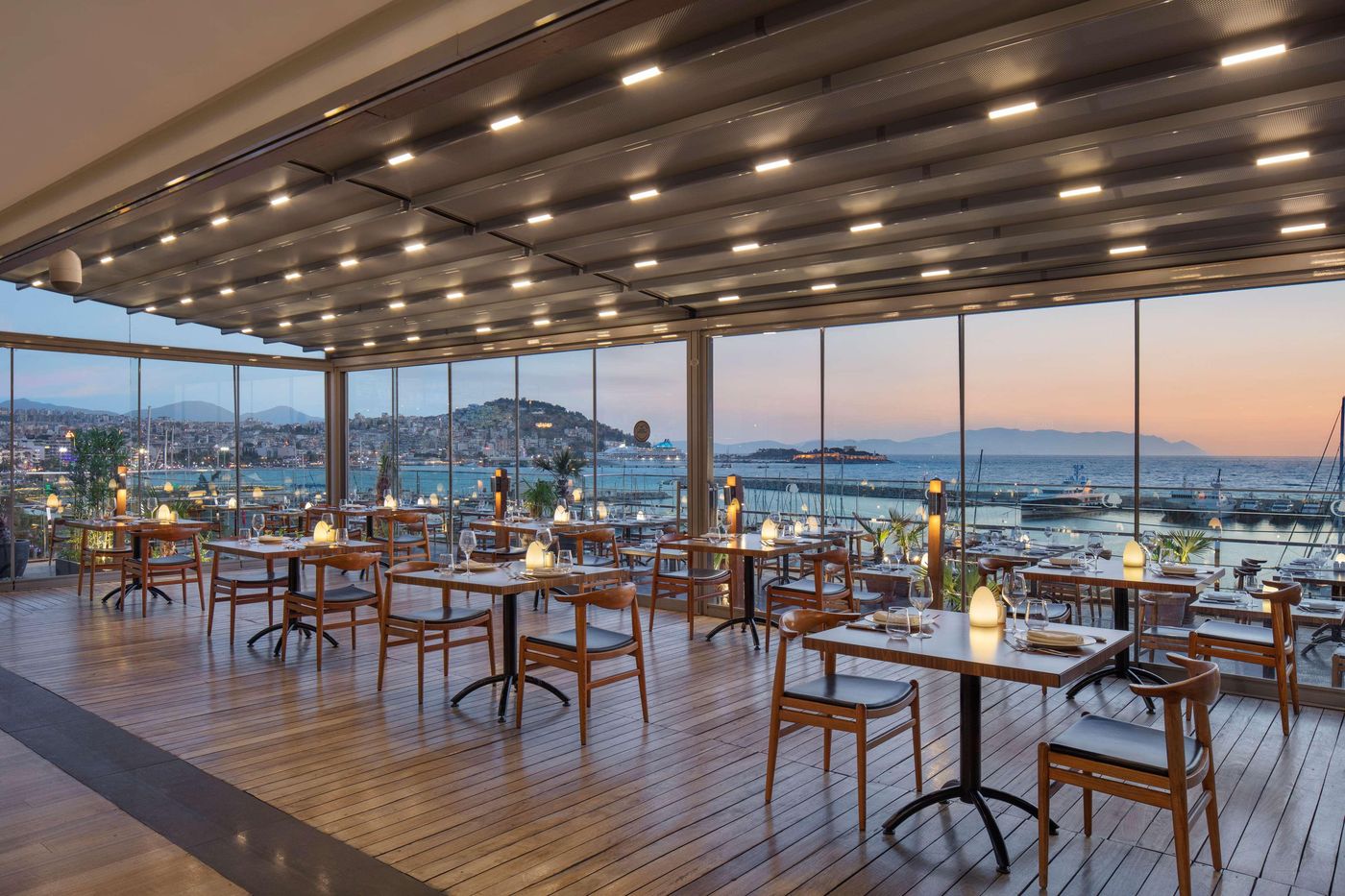 DoubleTree-by-Hilton-Kusadasi-Restaurant-45