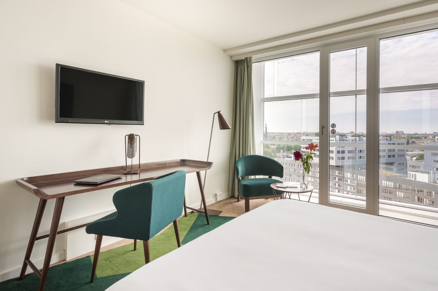 Room-Mate-Aitana-Room-33