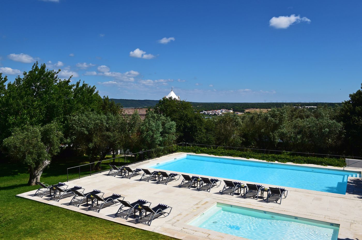 Pousada-Castelo-de-Alcacer-do-Sal-Pool-41