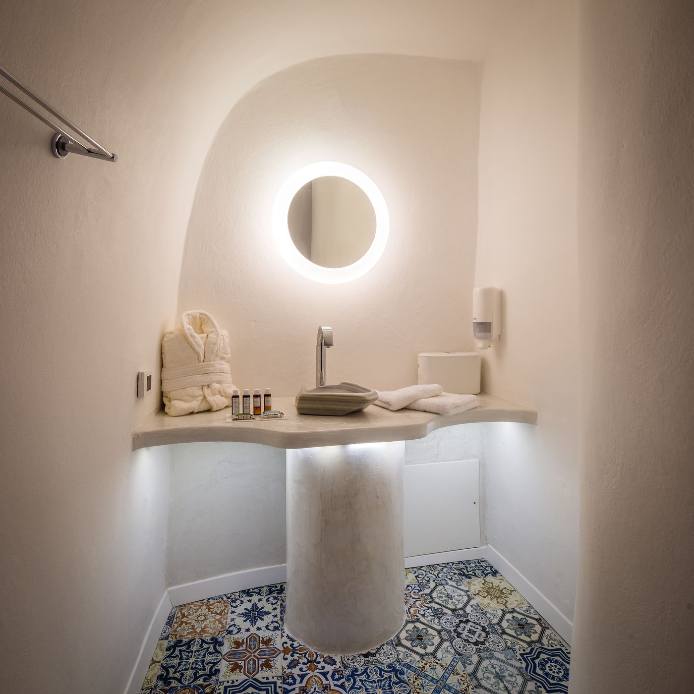 Elite-Luxury-Suites-Room-27