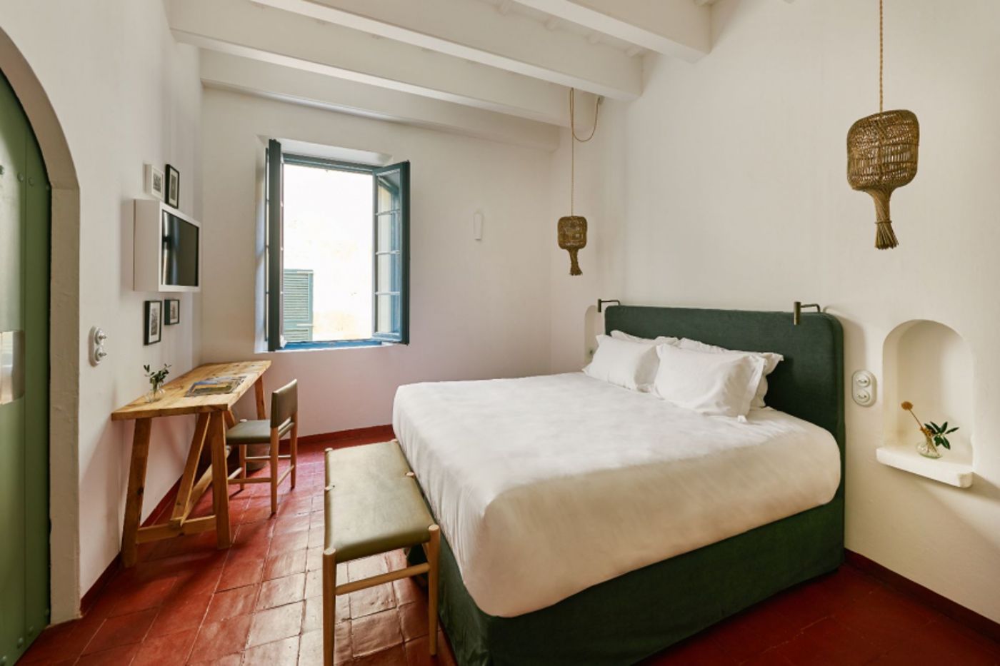 Can-Faustino-Room-21