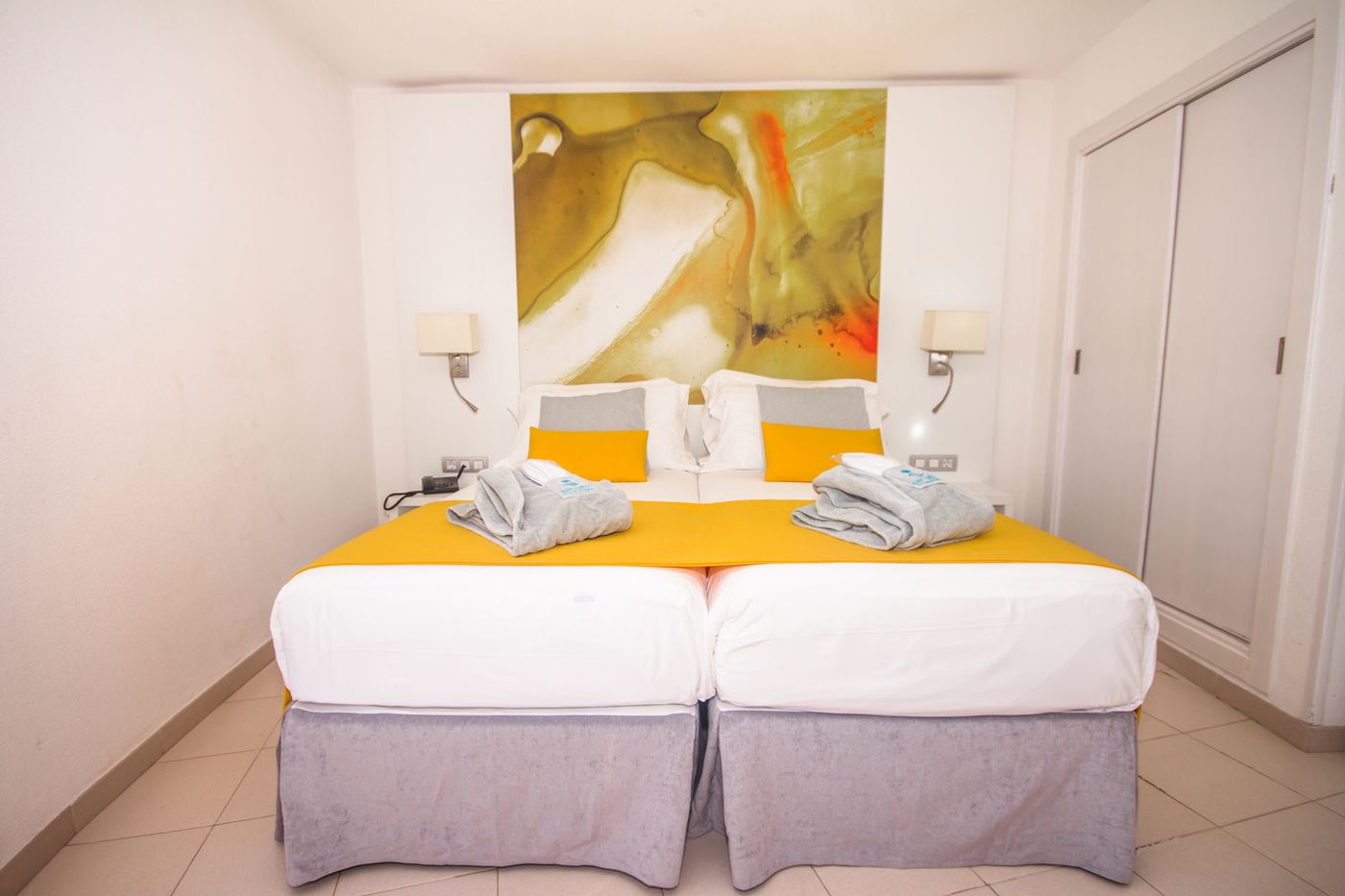 Servatur-Waikiki-Room-35