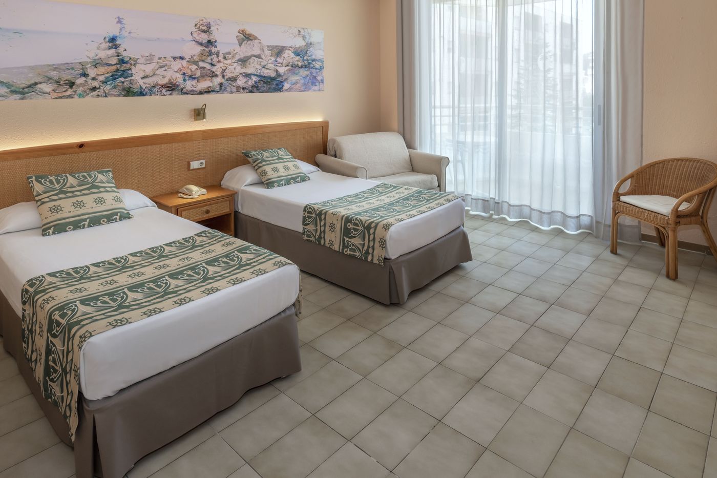 Oasis-Tossa-Room-19