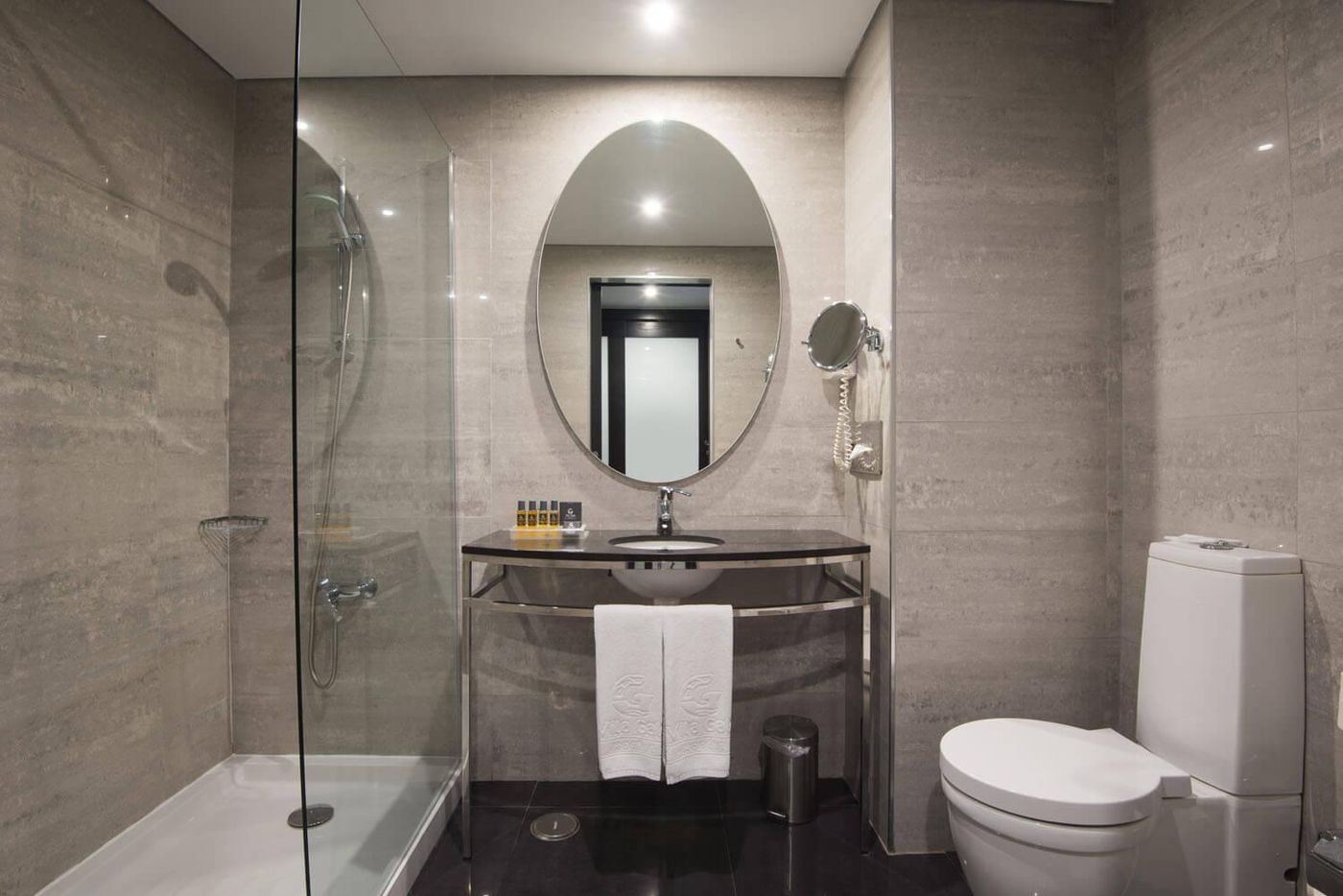 Vila-Gale-Lagos-Room-21