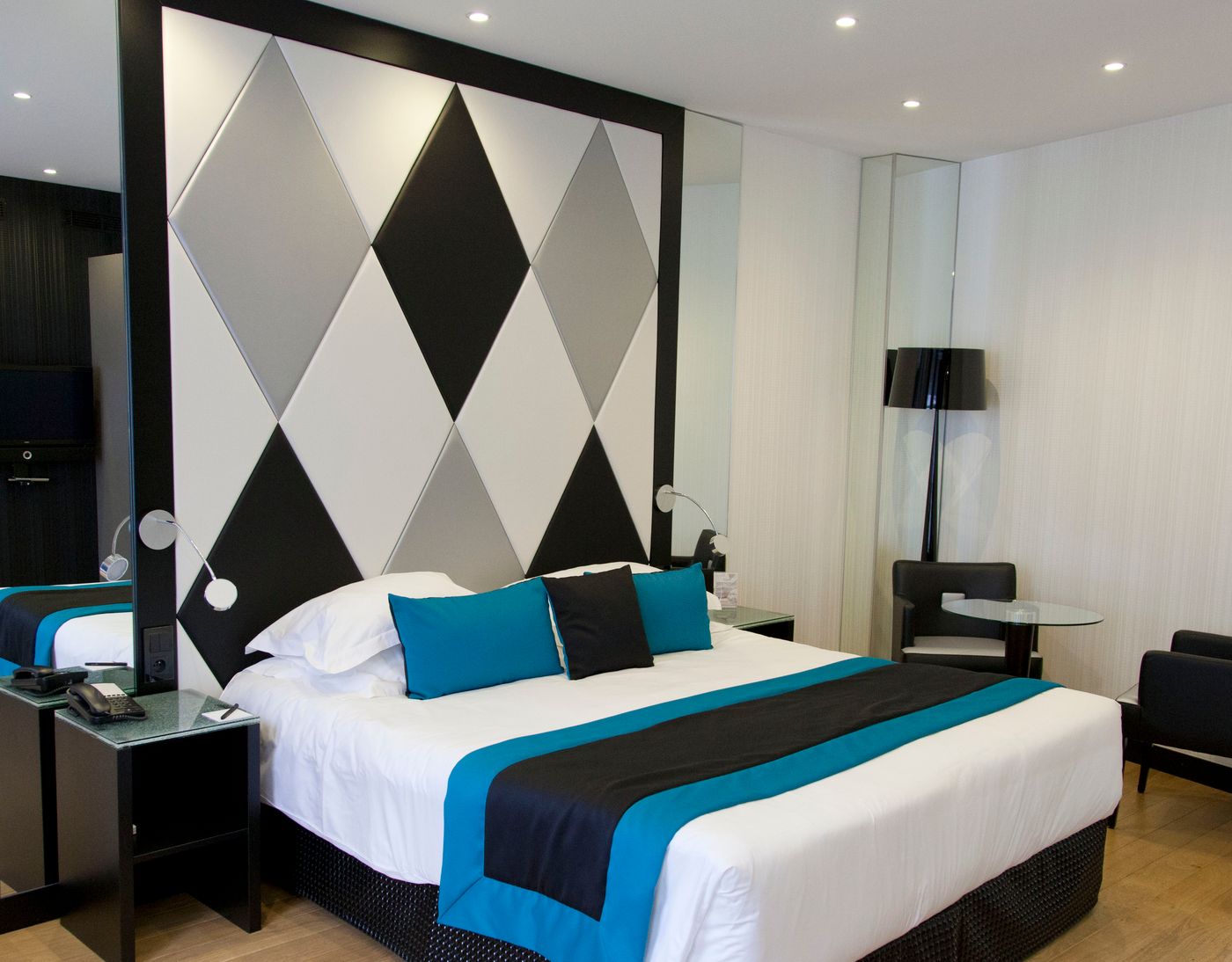 L-Empire-Paris-Room-16