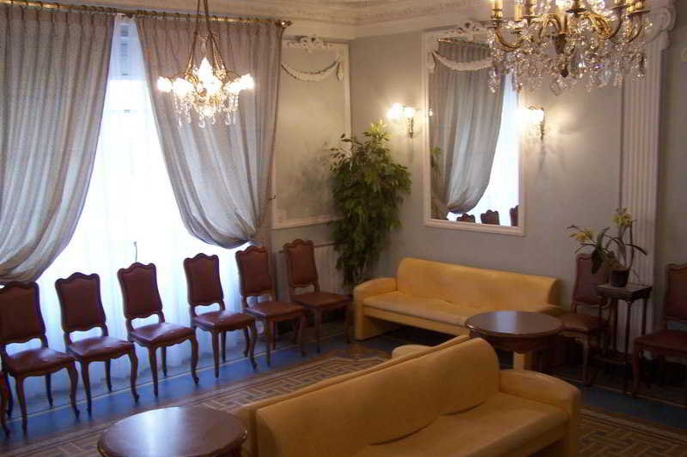 Gloria & Avenue-France-LOURDES-Lobby-4