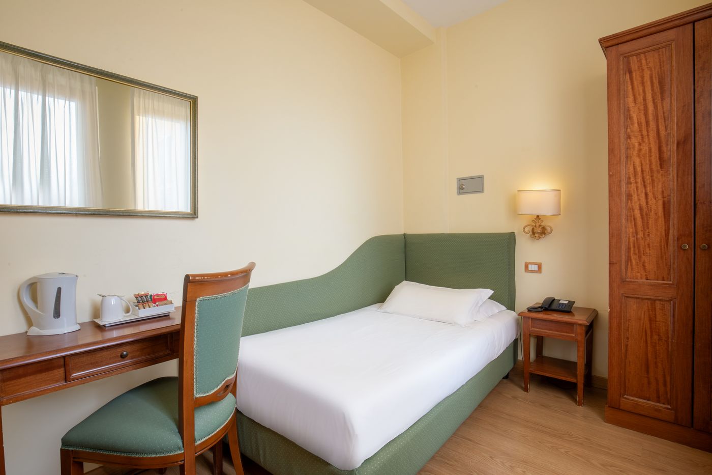 Hotel-Colosseum-Room-24