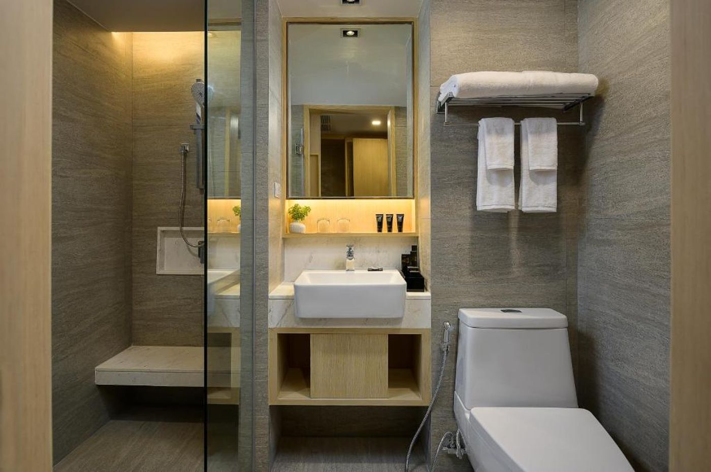 Eleven-Hotel-Bangkok-Room-19