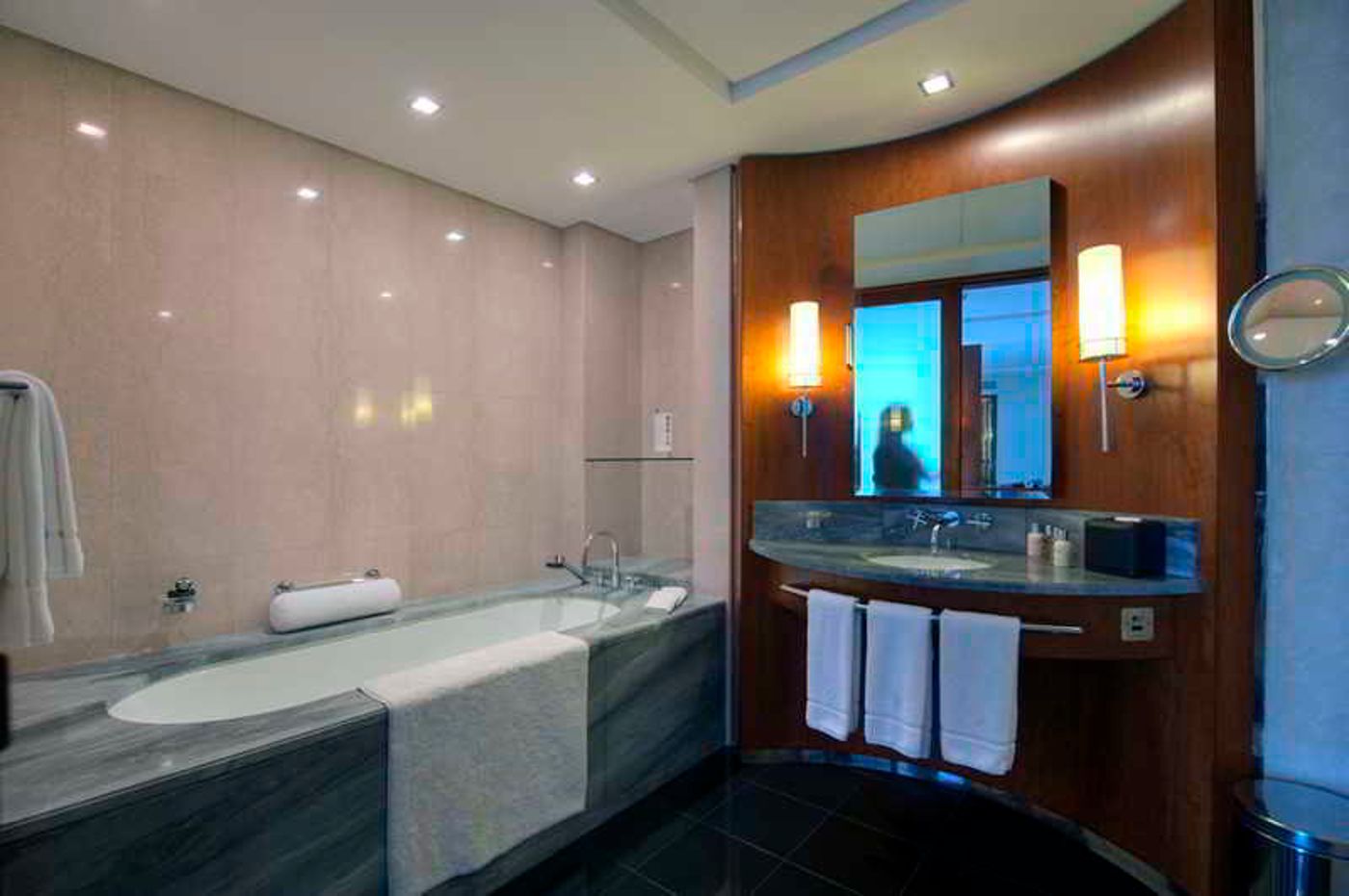 Jumeirah-Emirates-Towers-Room-35