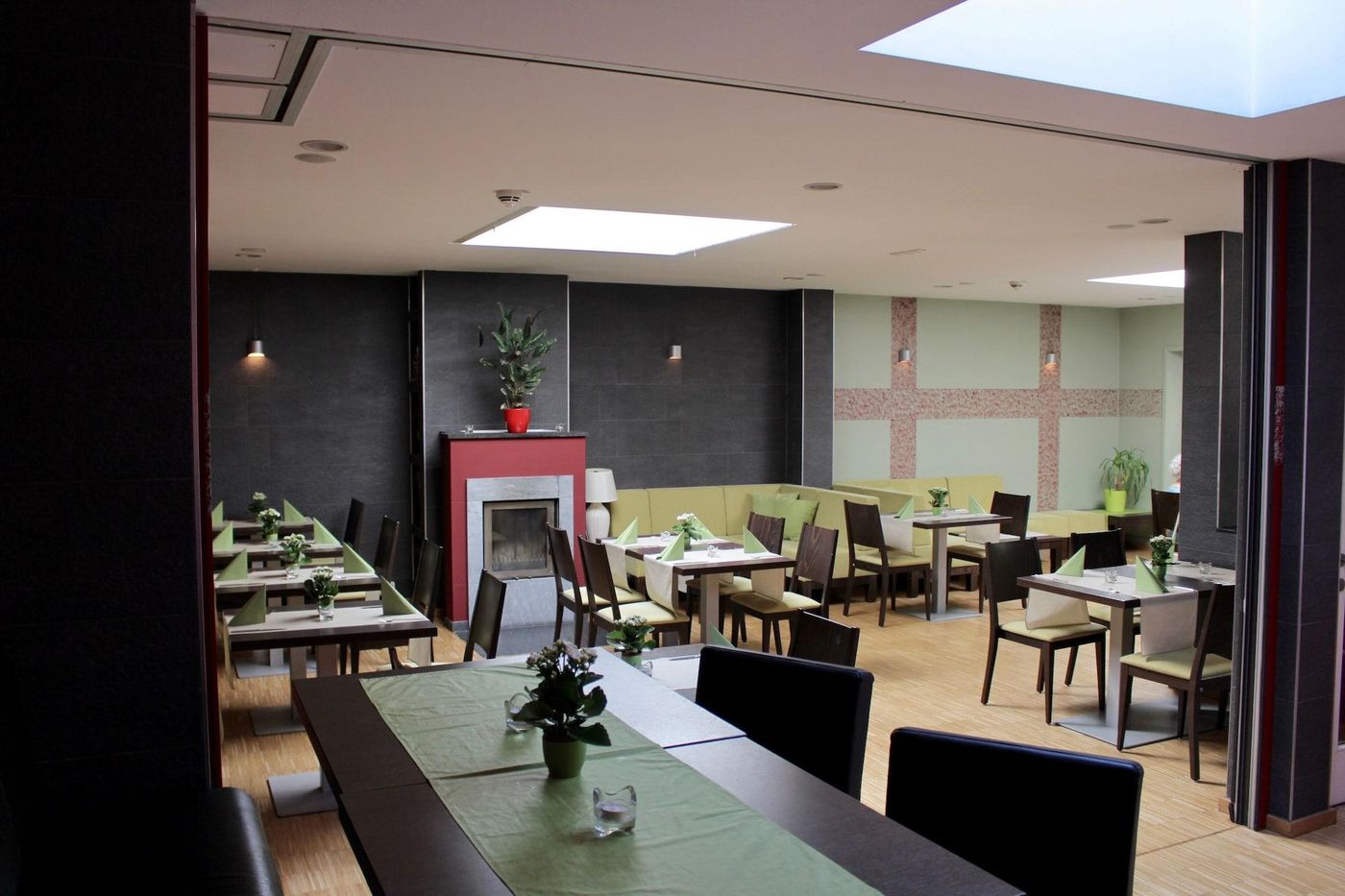 Holi-Hostel-Hotel-Restaurant-30