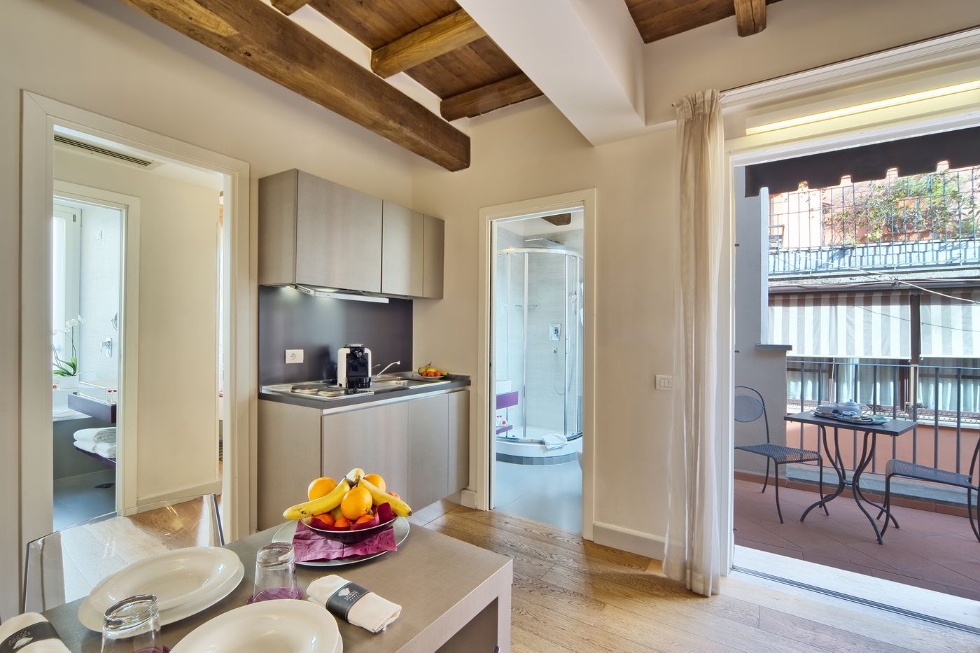 Trevi-Palace-Luxury-Inn-Room-3