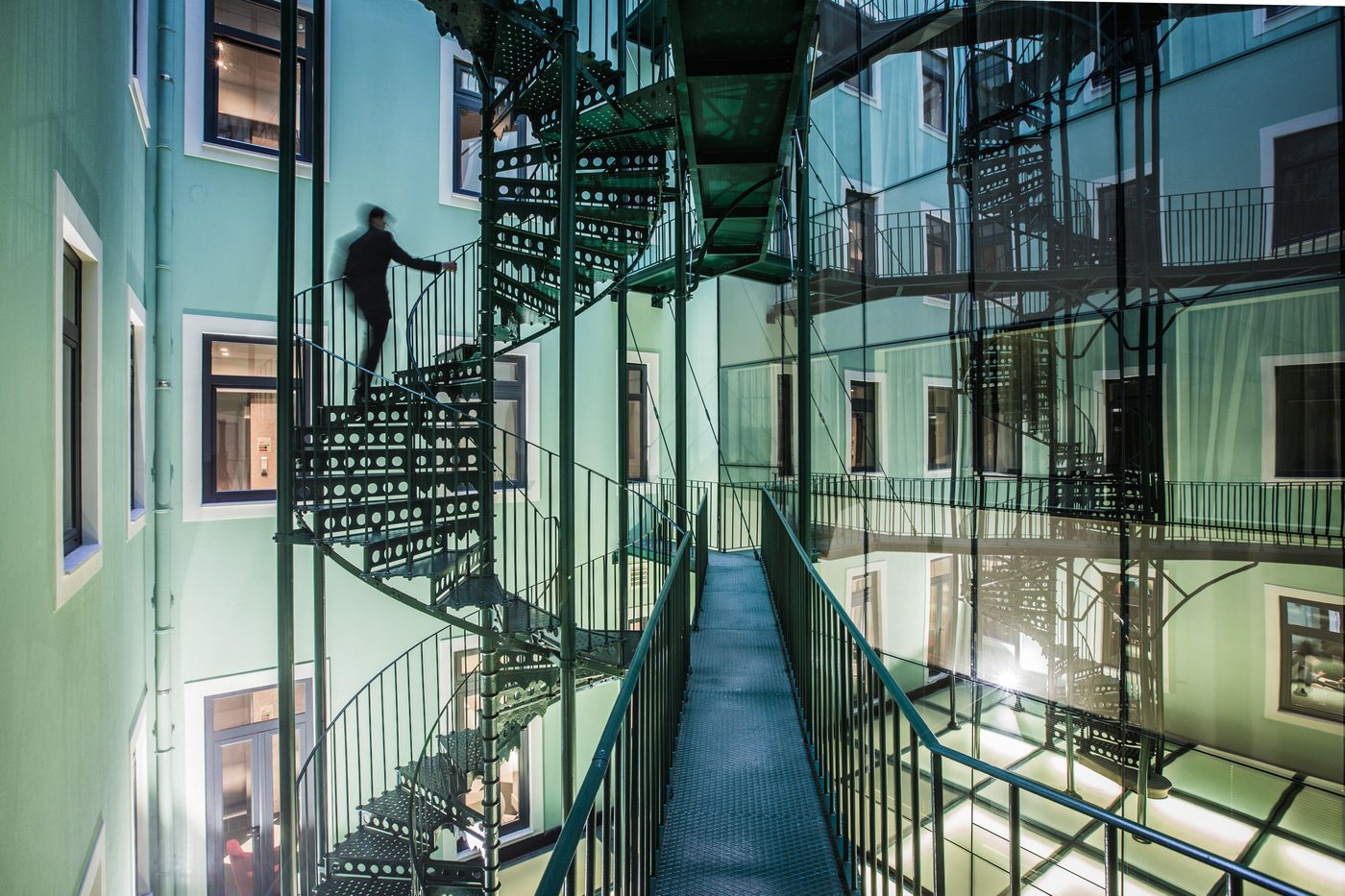 Holiday-Inn-Express-Av-Liberdade-Lobby-13