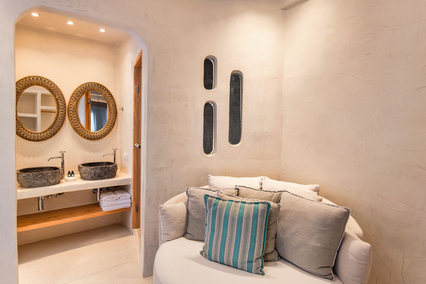 Athina-Repose-Suites-Room-44