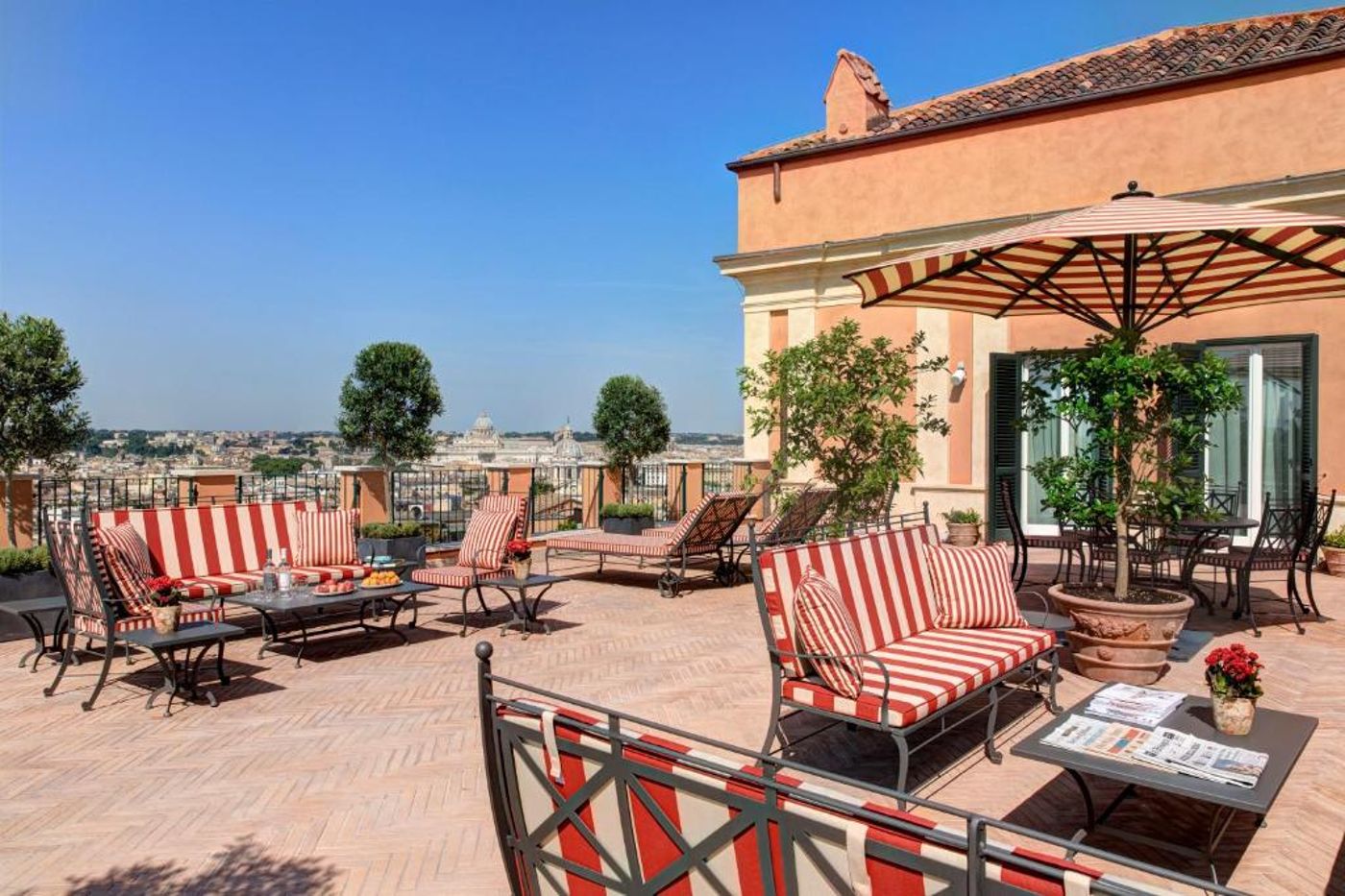 Rocco-Forte-Hotel-de-la-Ville-Terrace-1