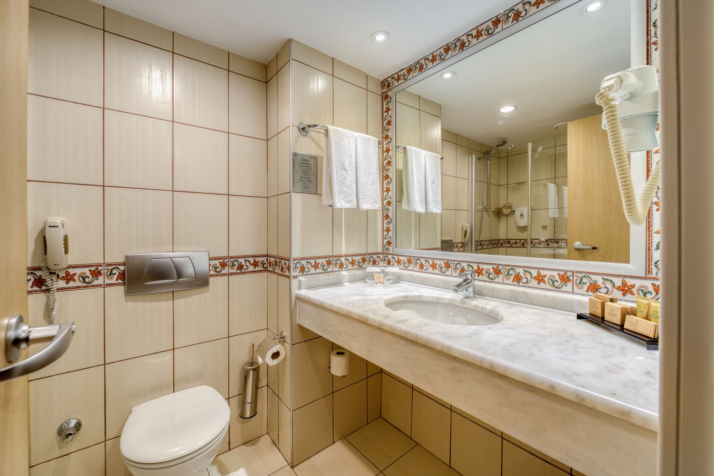 Seven-Seas-Hotel-Life-Room-37