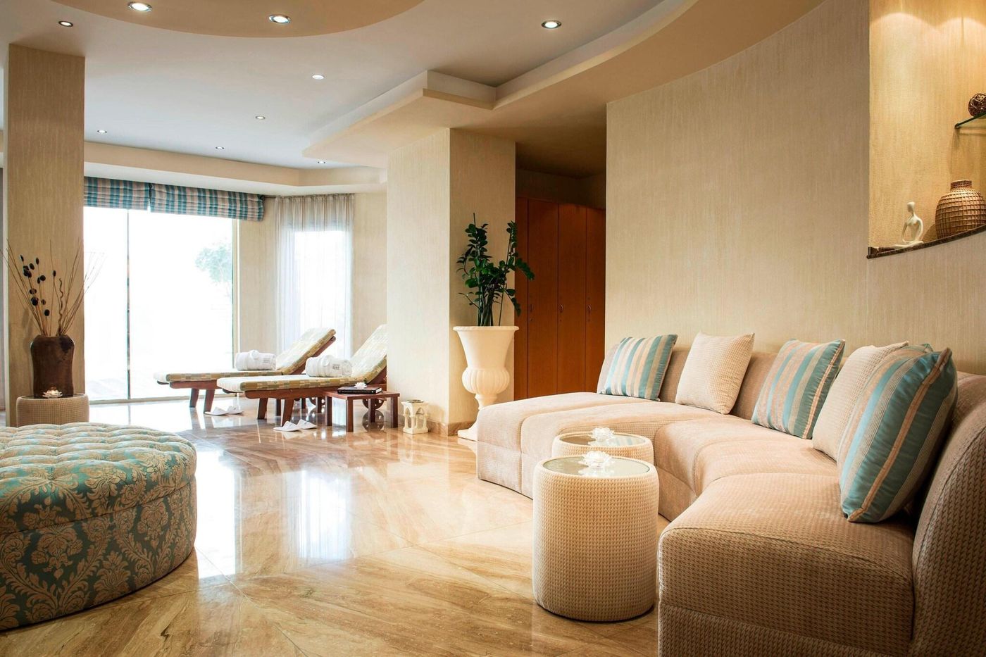 Le-Meridien-Dubai-Hotel---Conference-Centre-Sports-and-Entertainment-97