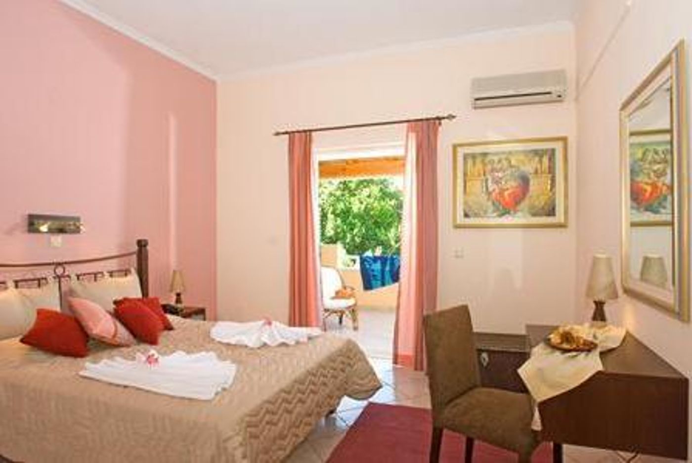 Chrismos Luxury Suites & Studios