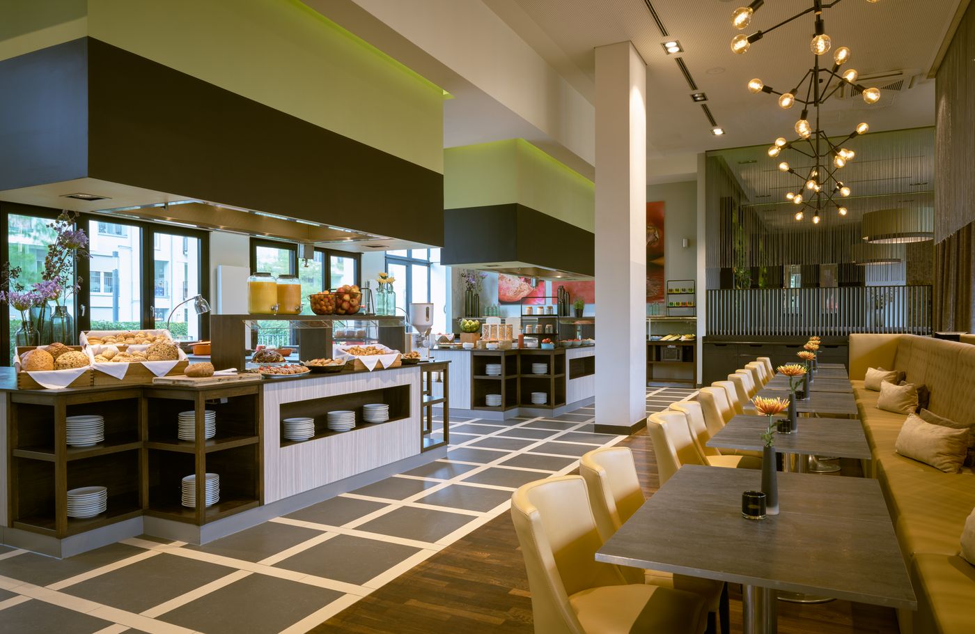 Leonardo-Royal-Hotel-Munich-Restaurant-46