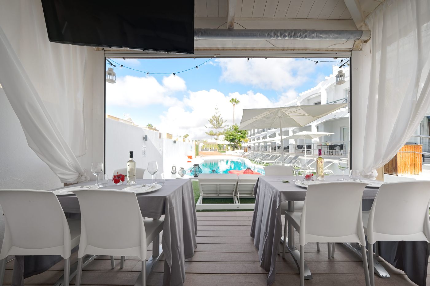 Vista-Bonita-Gay-Resort-Bar-34