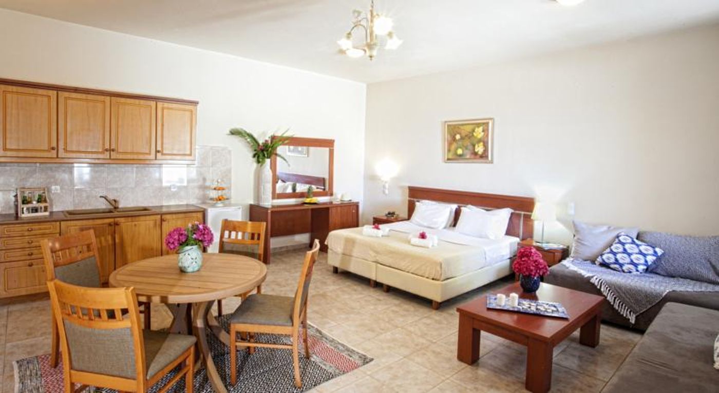 Irida Hotel and Apartments