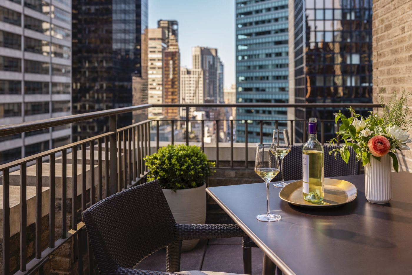 The-Benjamin-Royal-Sonesta-Hotel-Room-40