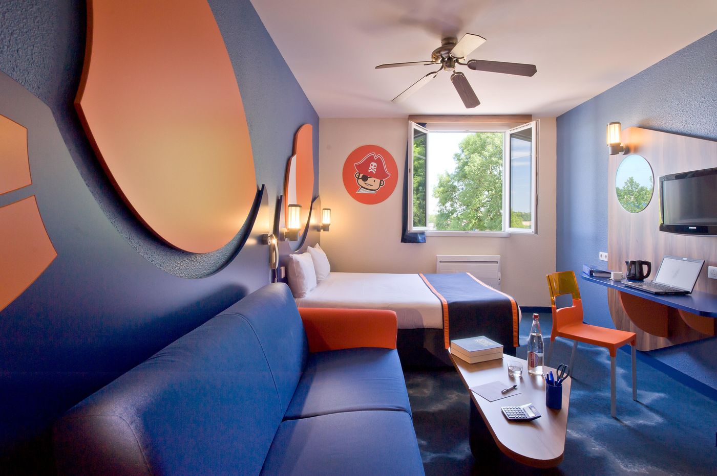 Explorers-Hotel-Room-15