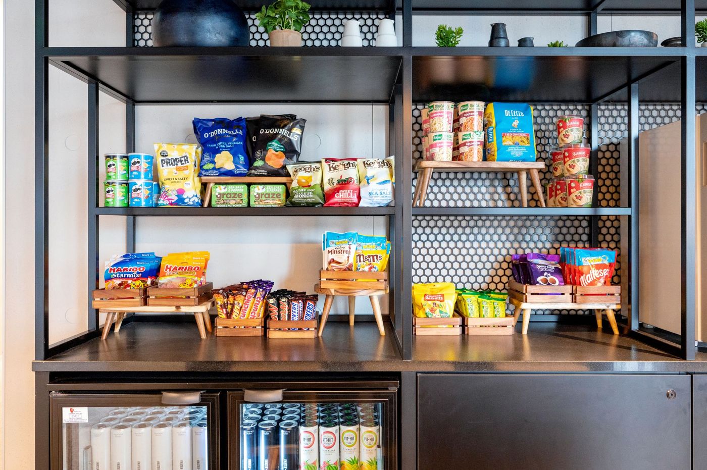 Staycity-Aparthotels-City-Quay-Bar-21