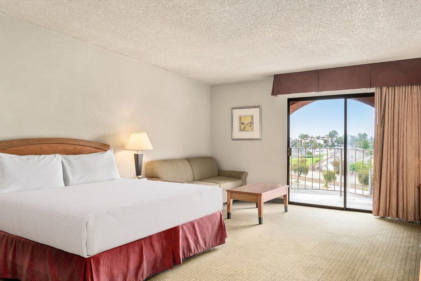 Golden-Sails-Hotel-Long-Beach-Room-7