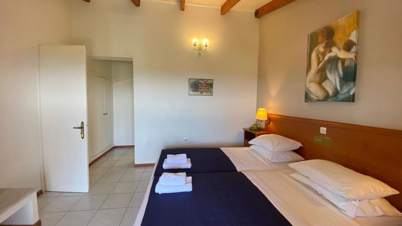 Hotel-Sunrise-Inn-Room-28