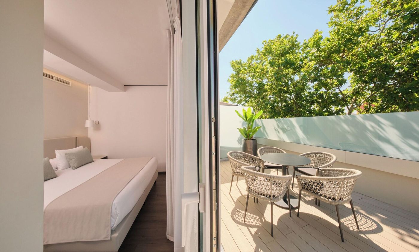 Rafaelhoteles-Ventas-Terrace-50